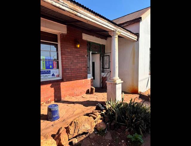 4 BEDROOM HOUSE FOR SALE IN FAIRVIEW